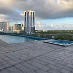 Malecon Cancun , La Vista